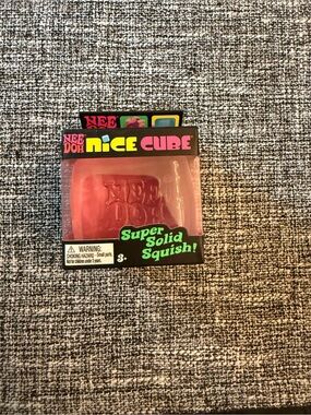 Needoh Nice Cube Super Solid Squish - Pink